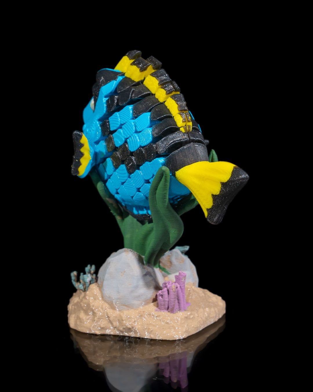 Articulated home decor gift piece