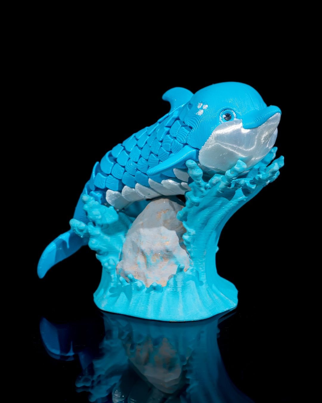 Articulated home decor gift piece