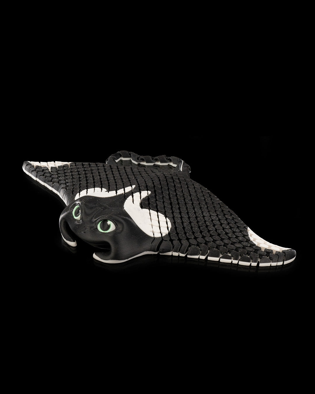 Manny the Articulated Manta Ray 🐋🌊 | Unique Home Decor Gift – handcrafted 3D printed decor gift