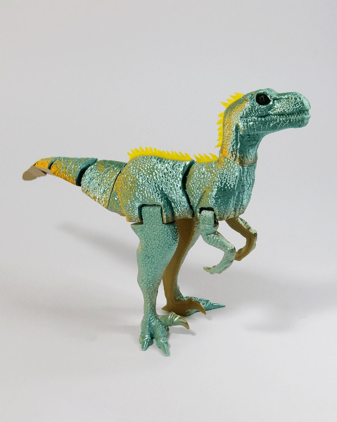 Articulated home decor gift piece