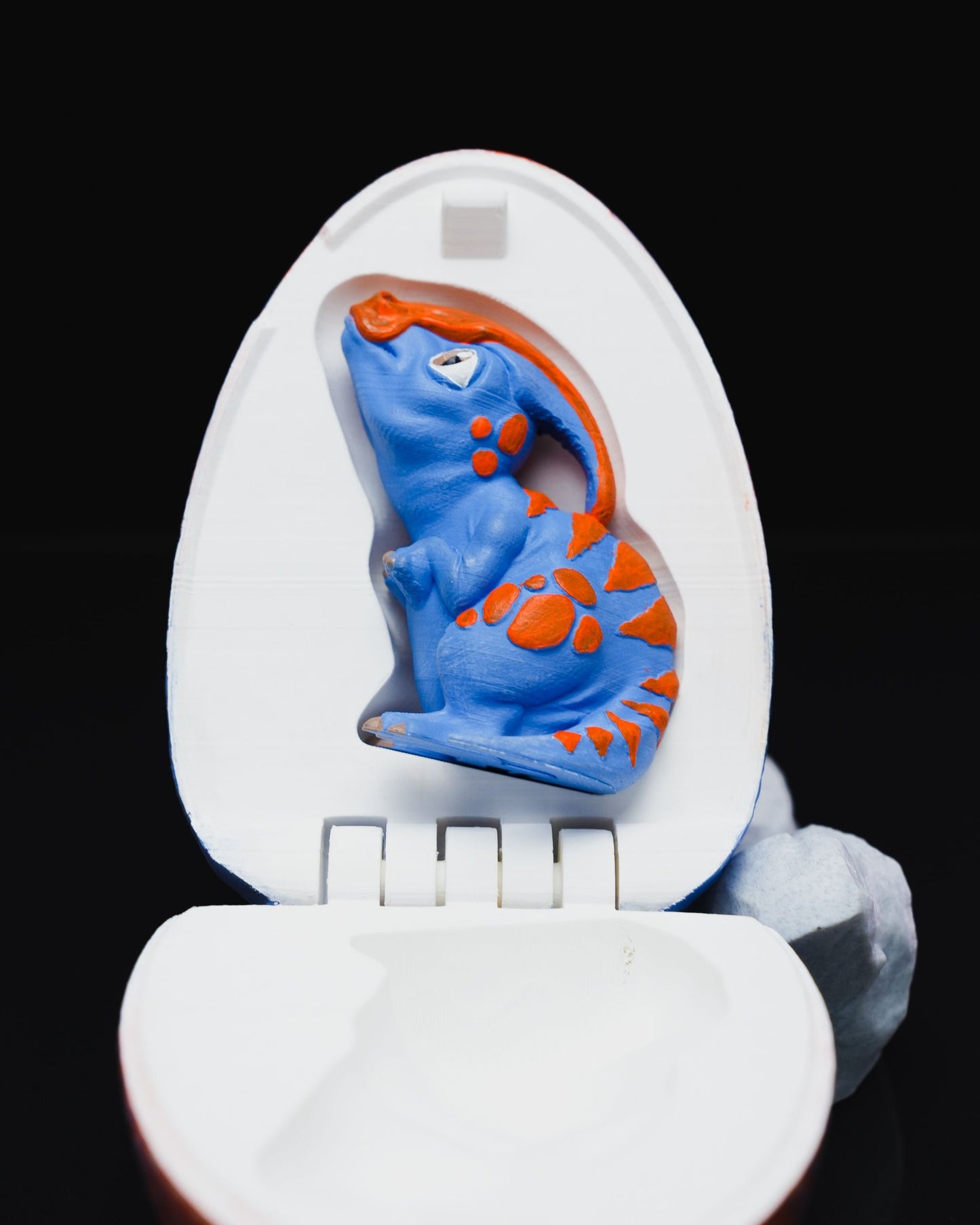 Articulated home decor gift piece