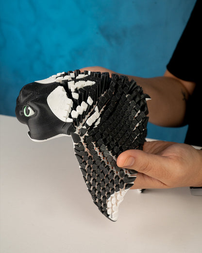 Articulated home decor gift piece