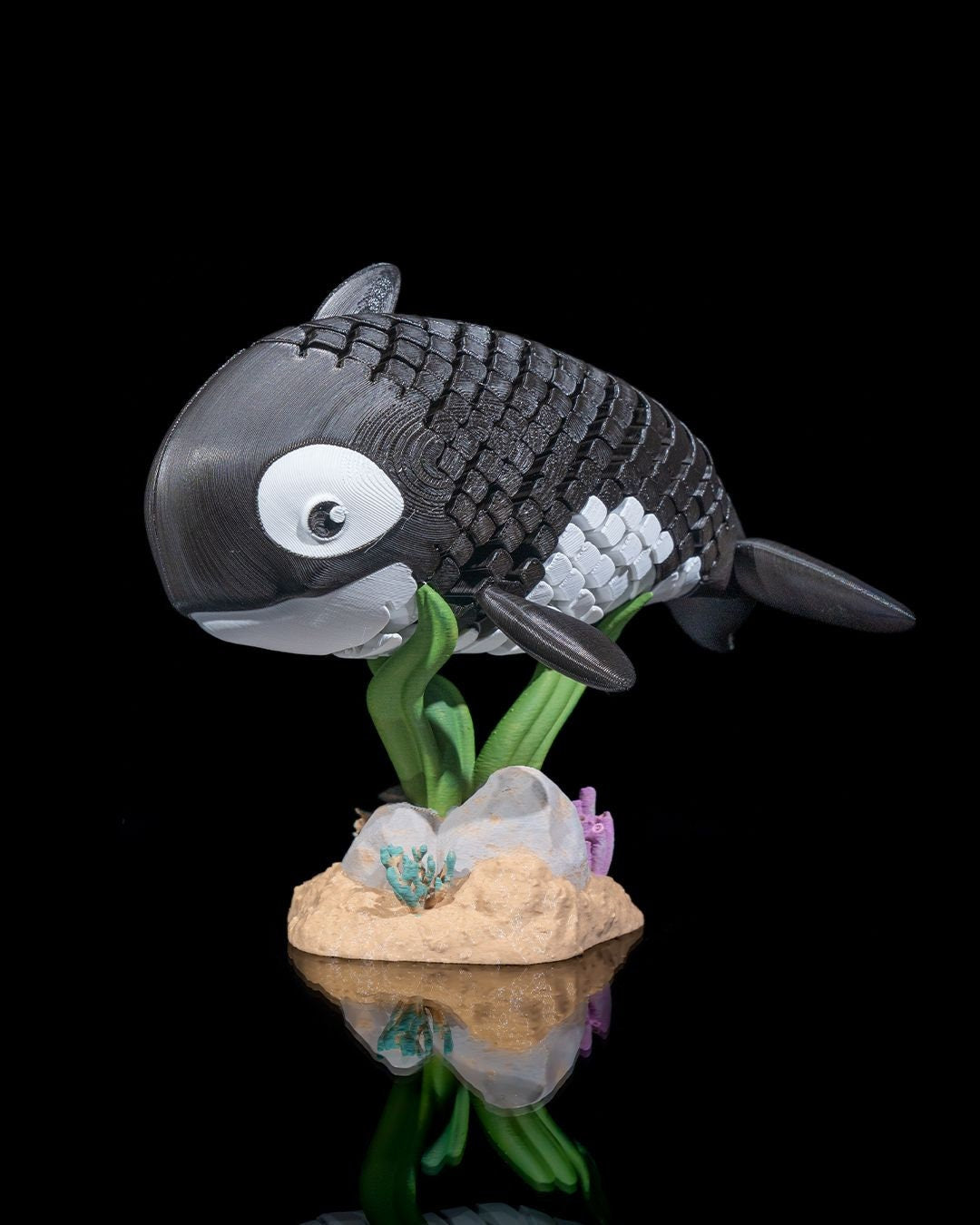 Articulated home decor gift piece