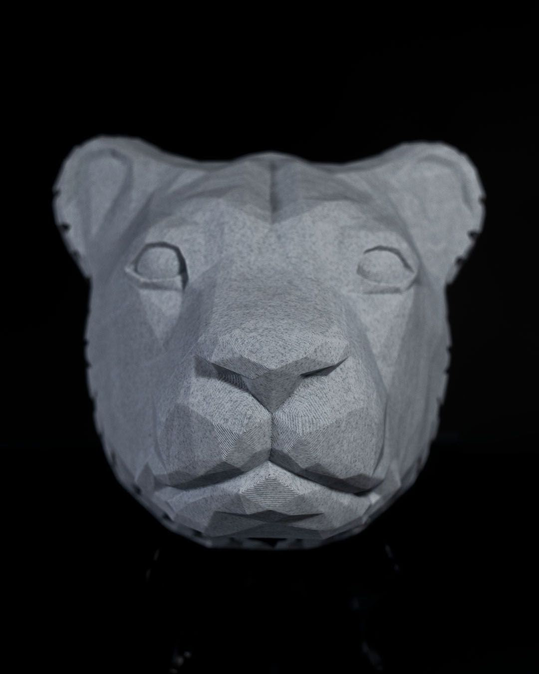 Articulated home decor gift piece
