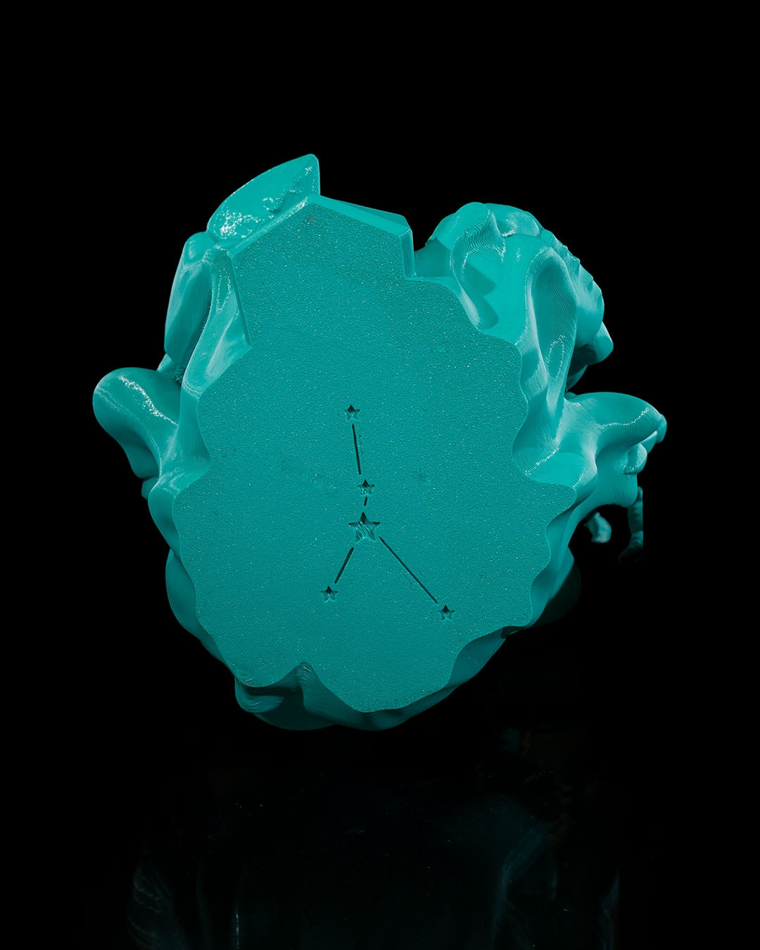 Articulated home decor gift piece