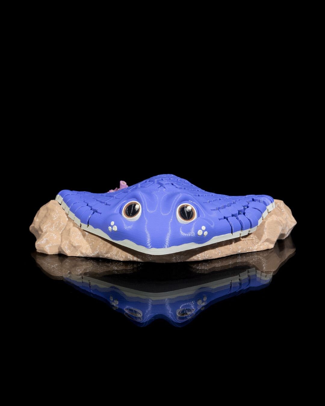 Articulated home decor gift piece