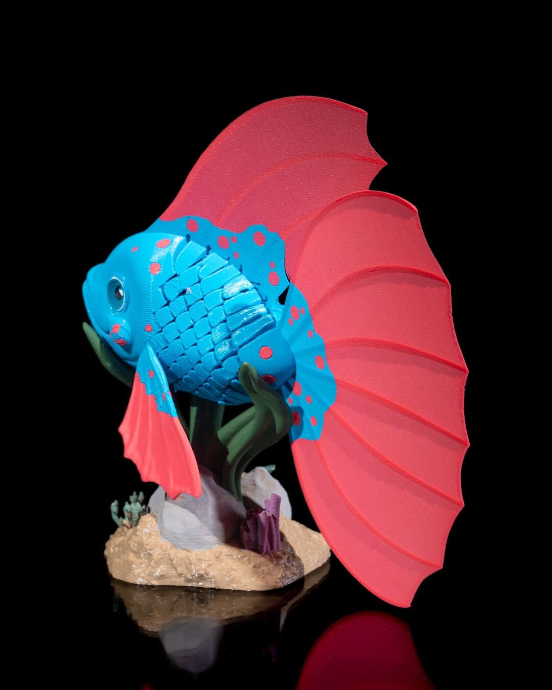 Articulated home decor gift piece