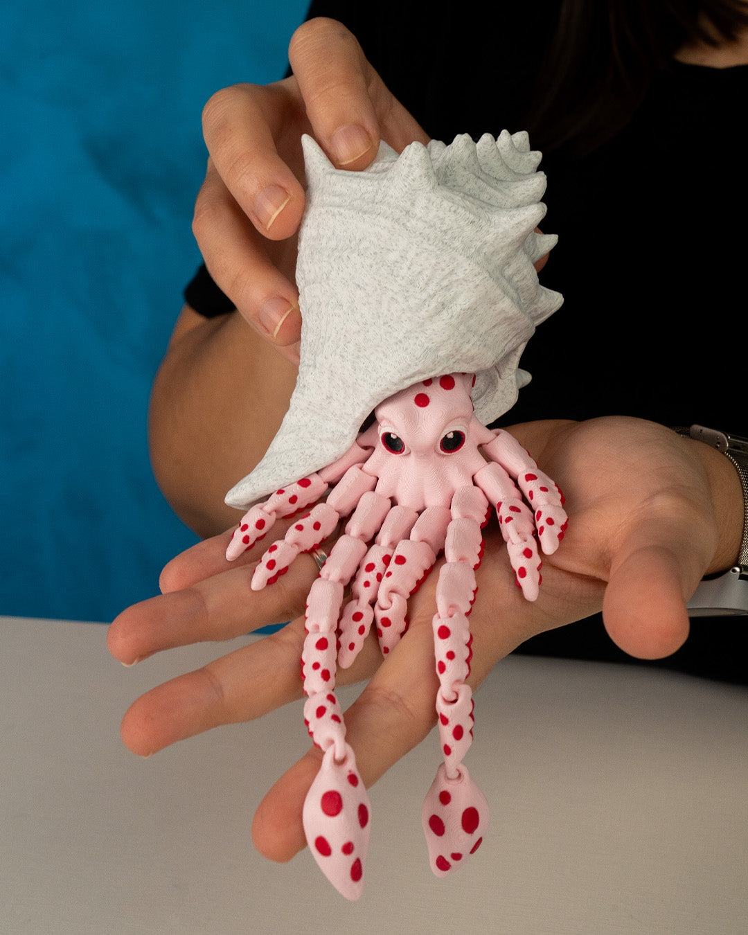 Articulated home decor gift piece