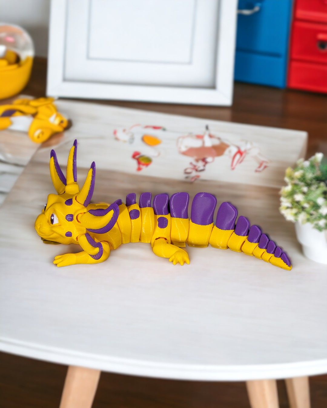 Articulated home decor gift piece