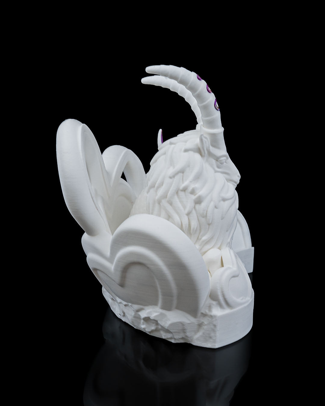 Articulated home decor gift piece