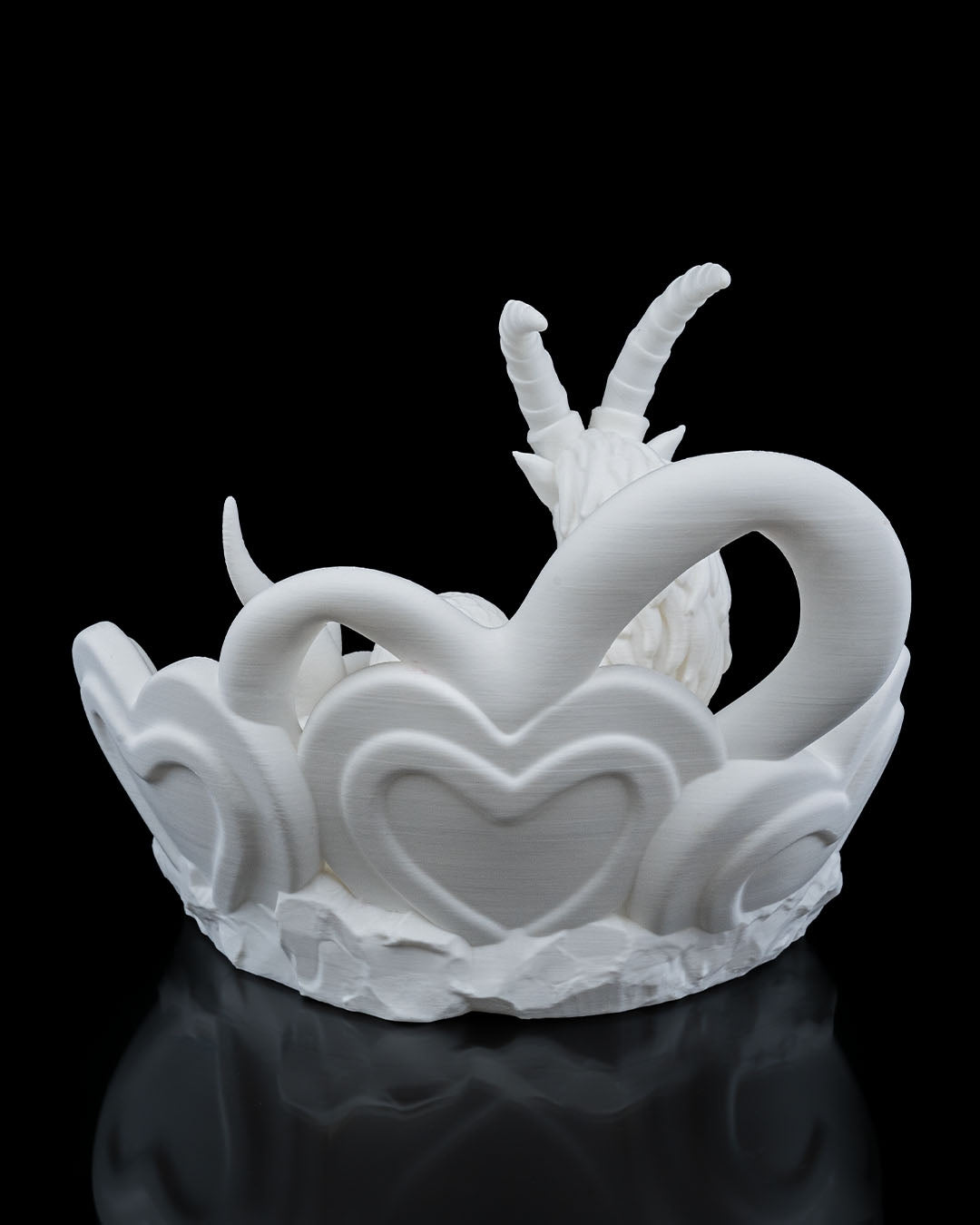 Articulated home decor gift piece