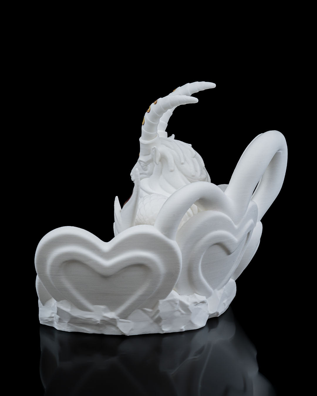 Articulated home decor gift piece