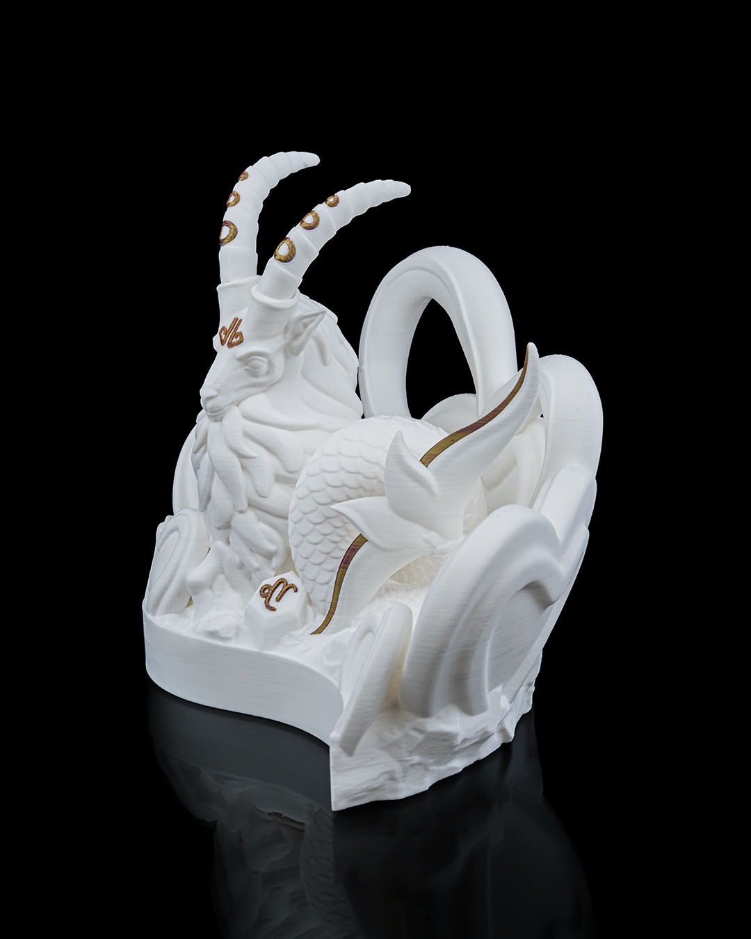 Articulated home decor gift piece