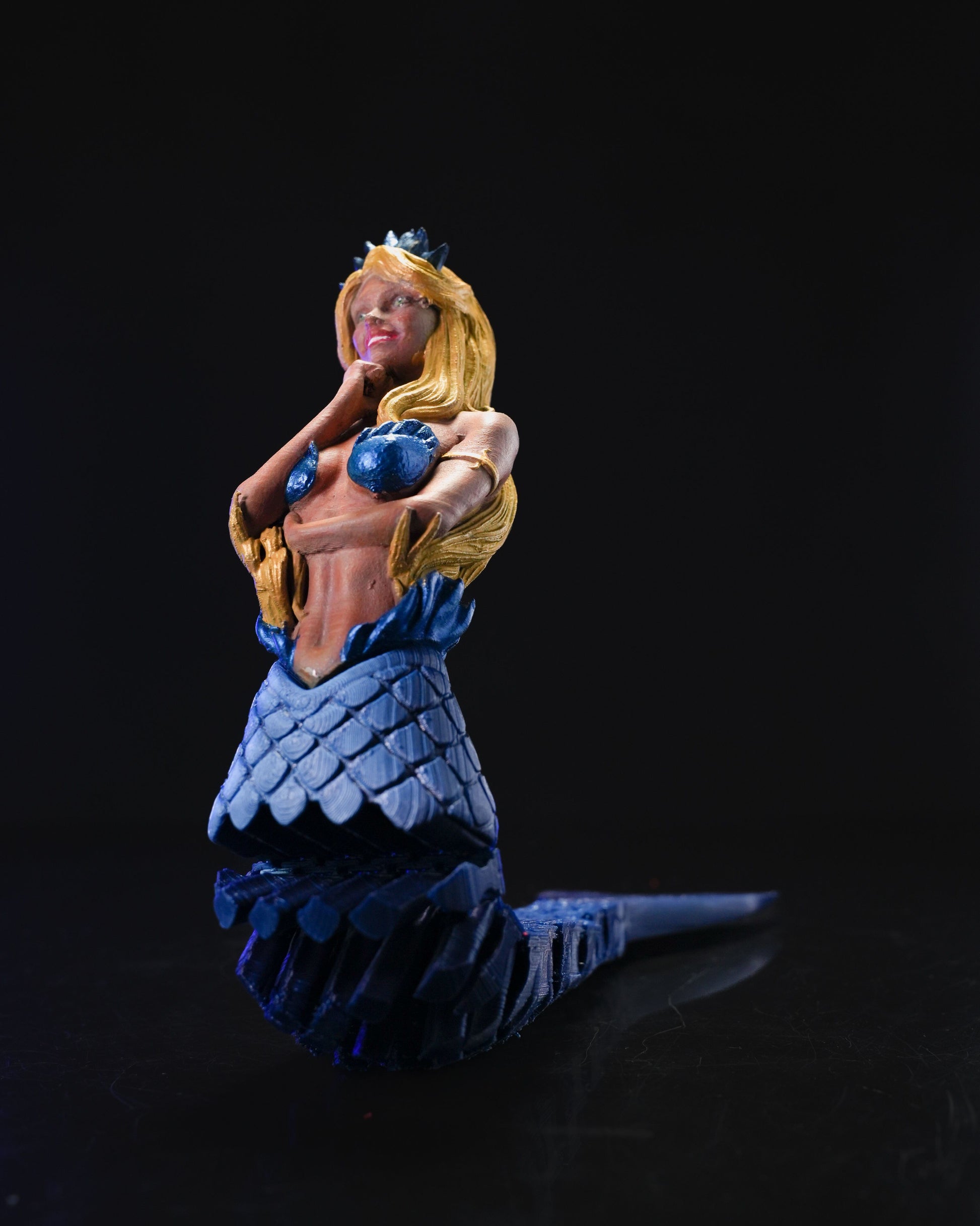 Articulated home decor gift piece