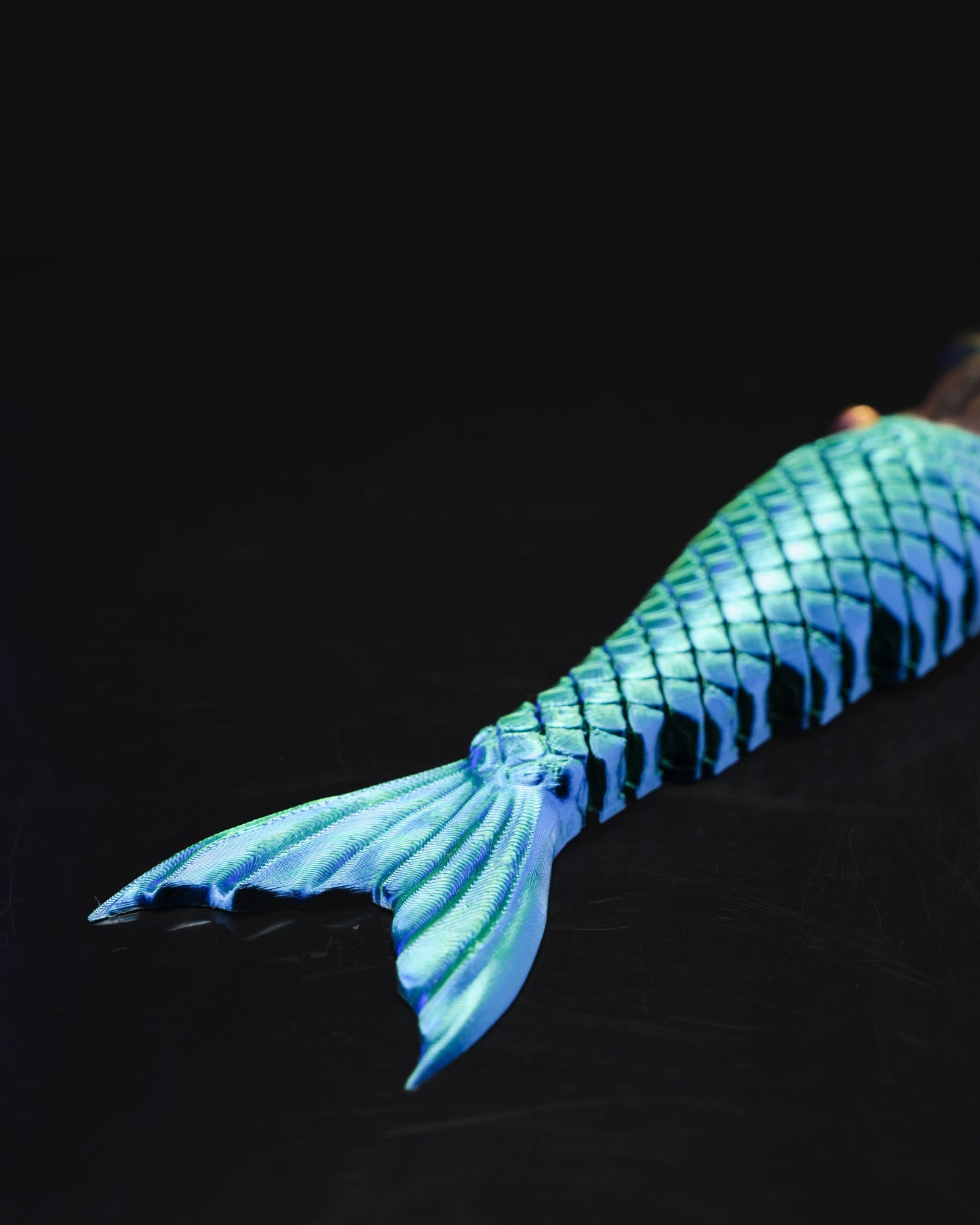 Articulated home decor gift piece