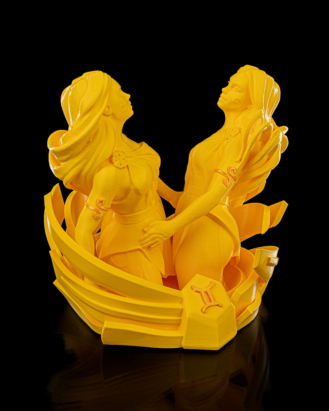 Articulated home decor gift piece