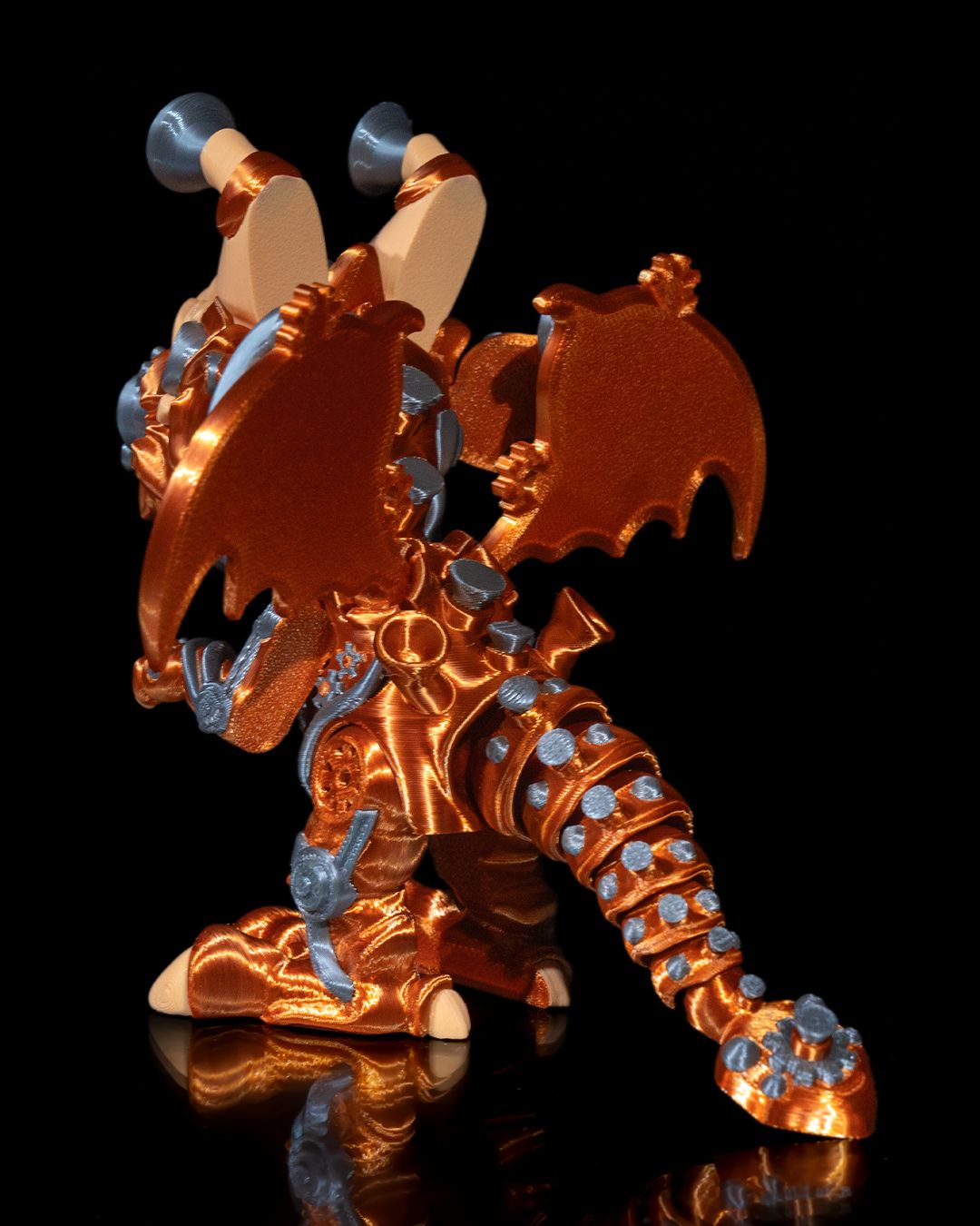 Articulated home decor gift piece