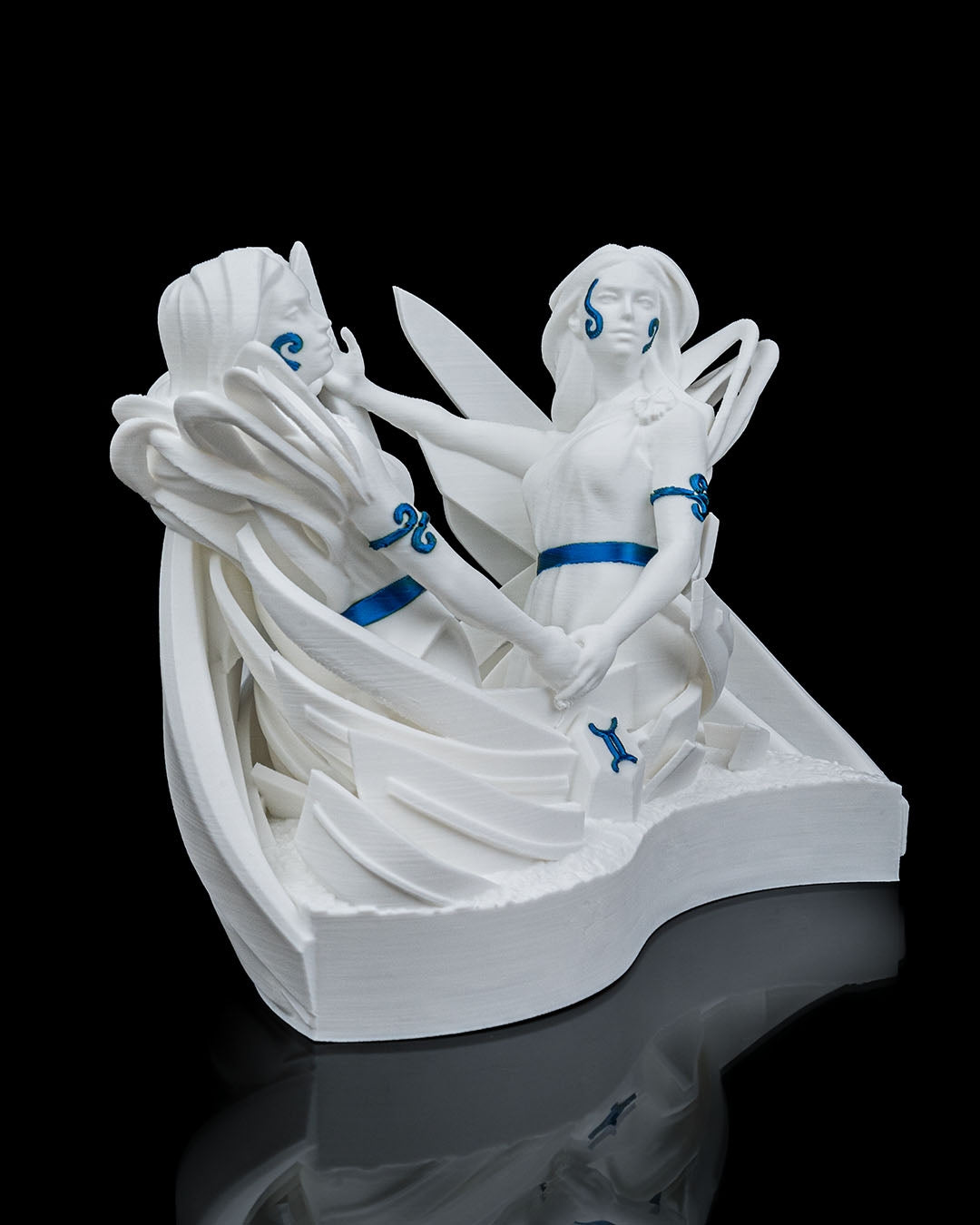 Articulated home decor gift piece