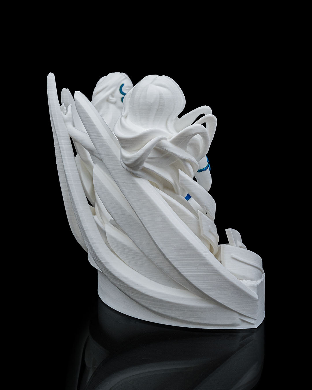 Articulated home decor gift piece