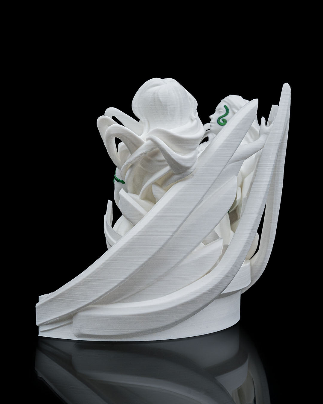 Articulated home decor gift piece