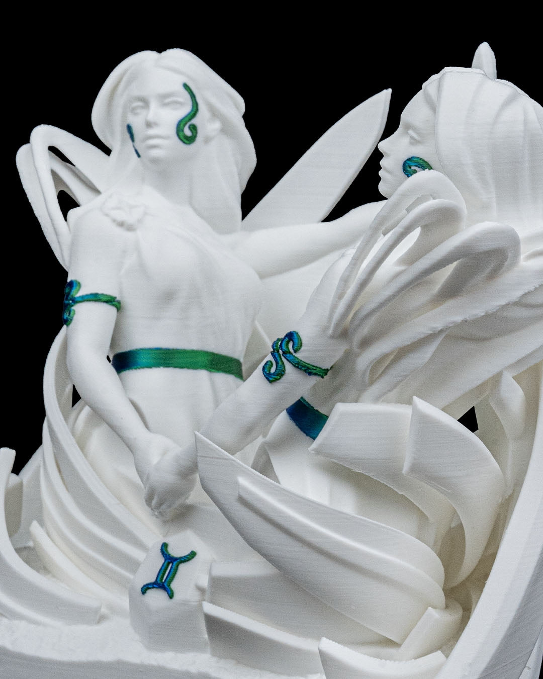 Articulated home decor gift piece