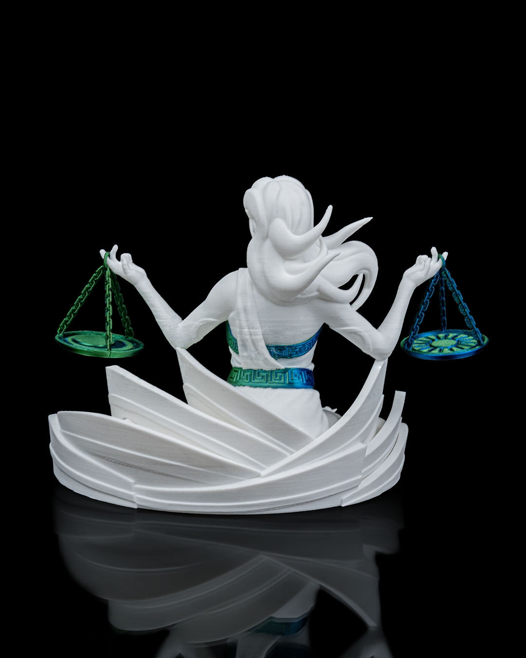 Articulated home decor gift piece