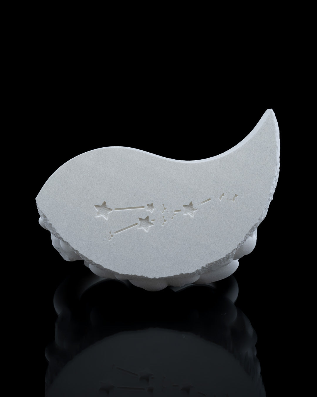 Articulated home decor gift piece