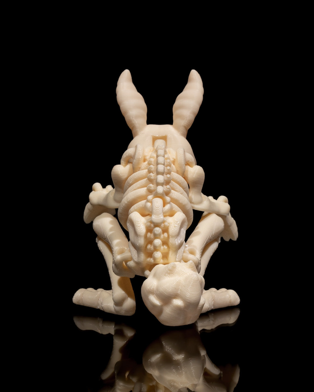 Articulated home decor gift piece
