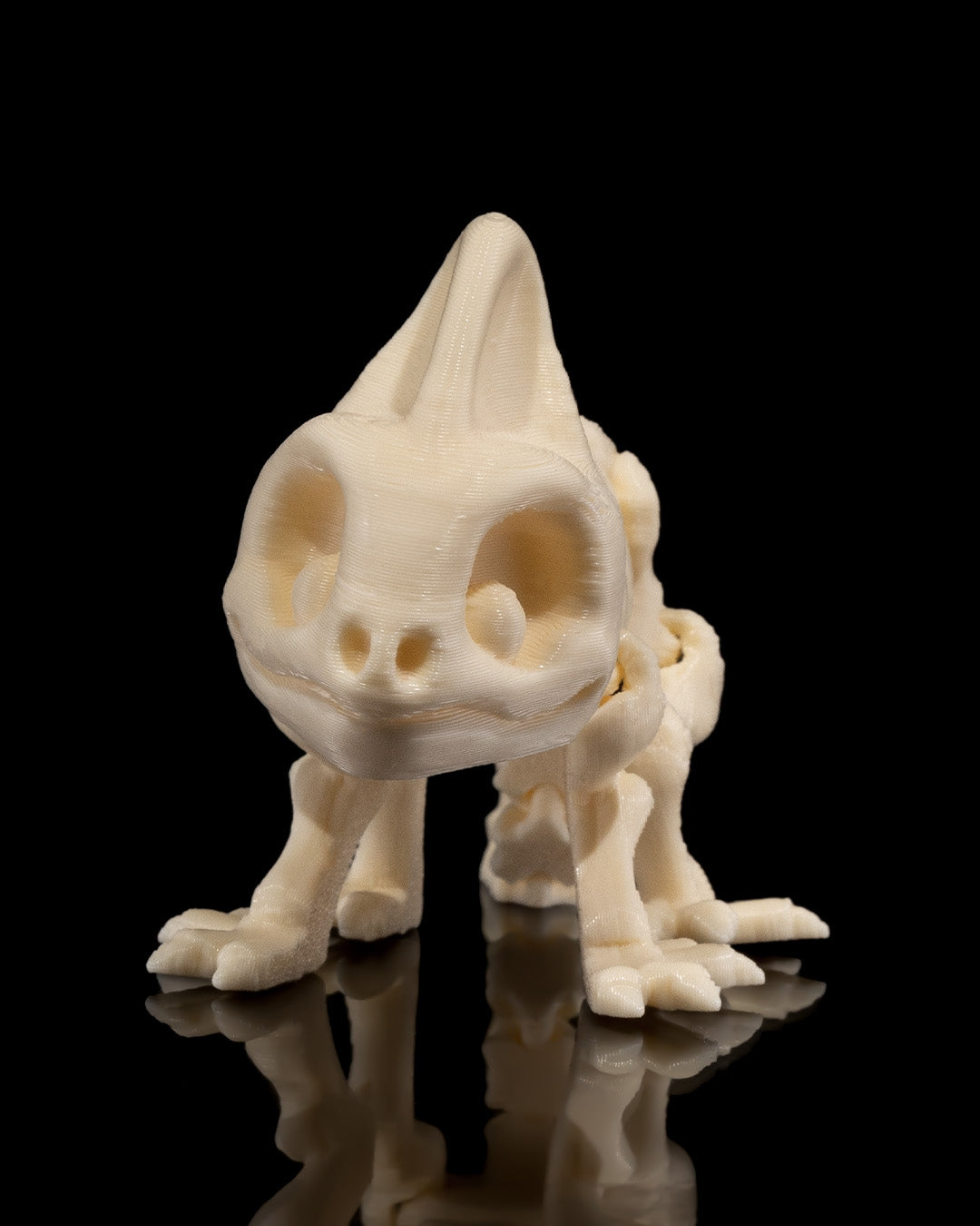 Articulated home decor gift piece