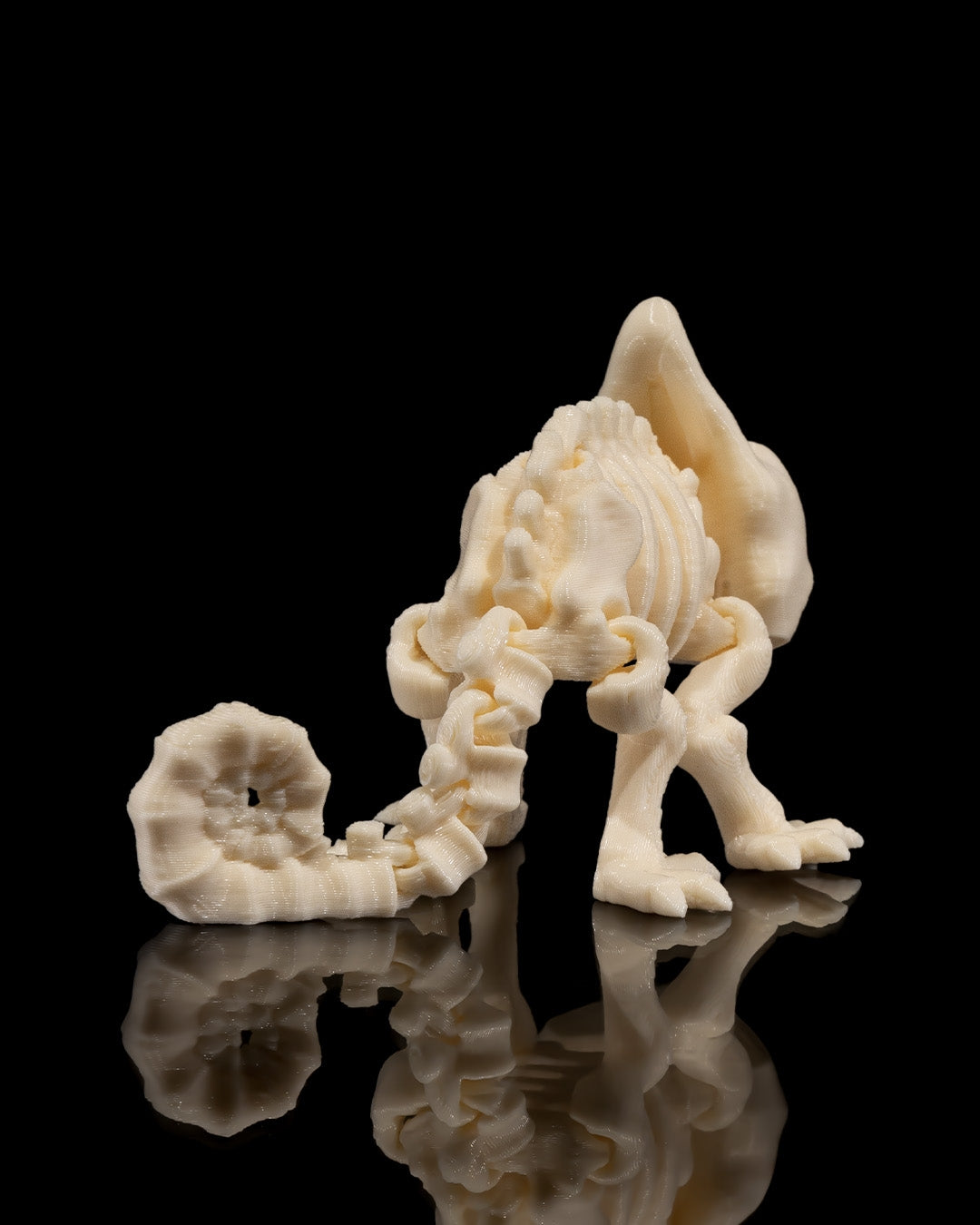 Articulated home decor gift piece