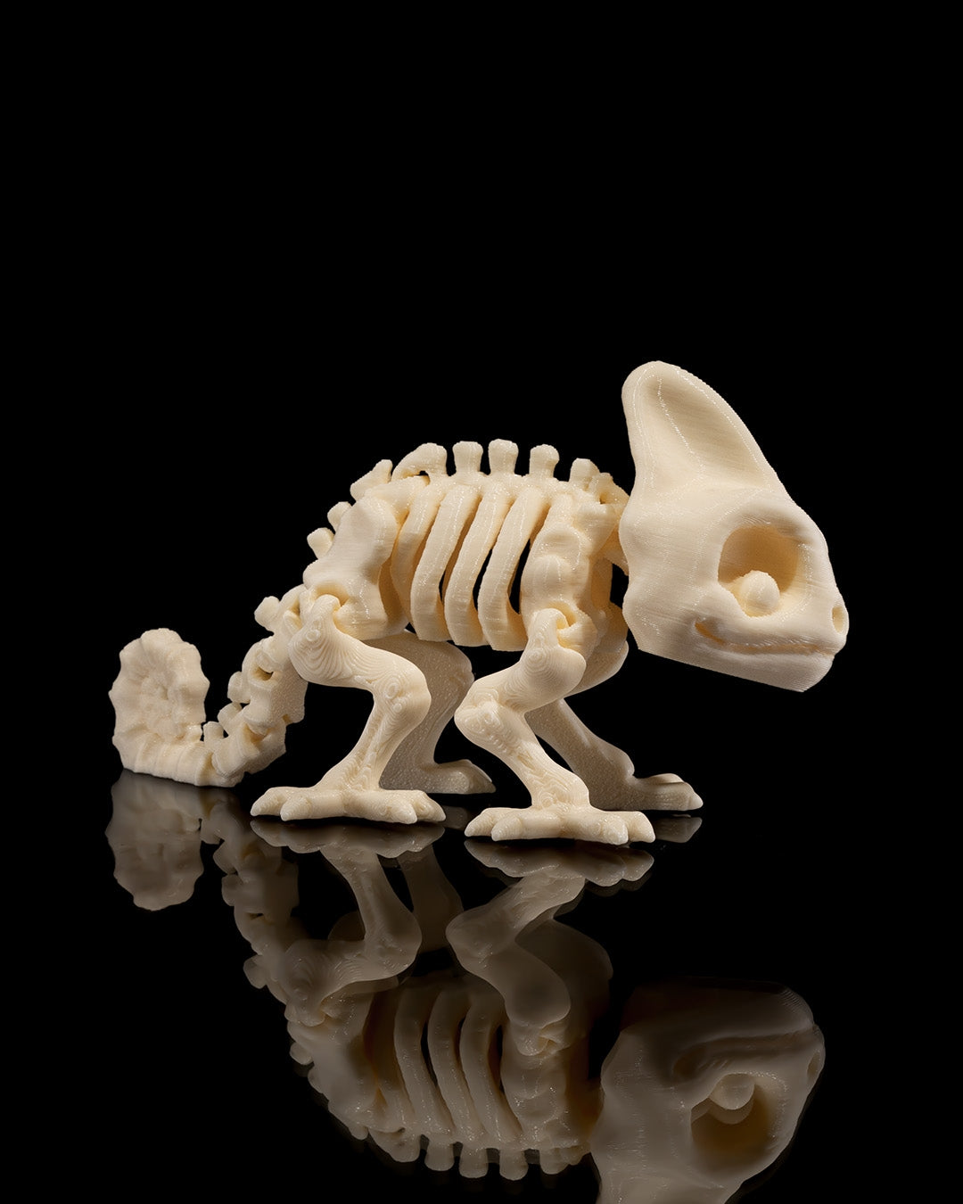 Articulated home decor gift piece