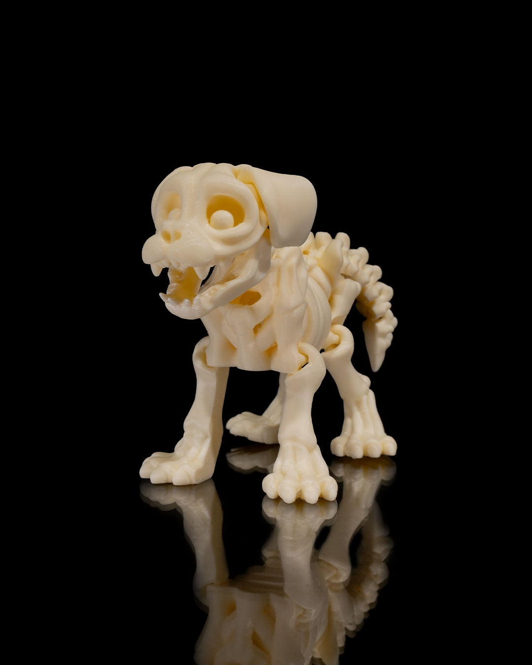 Articulated home decor gift piece