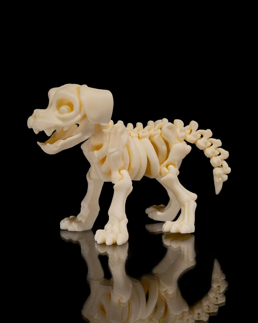 Articulated home decor gift piece