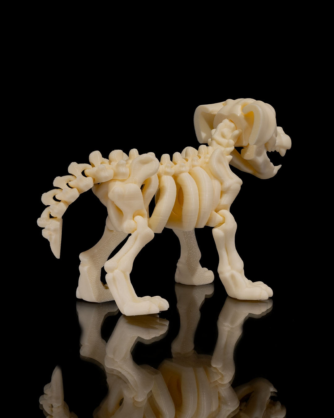 Articulated home decor gift piece