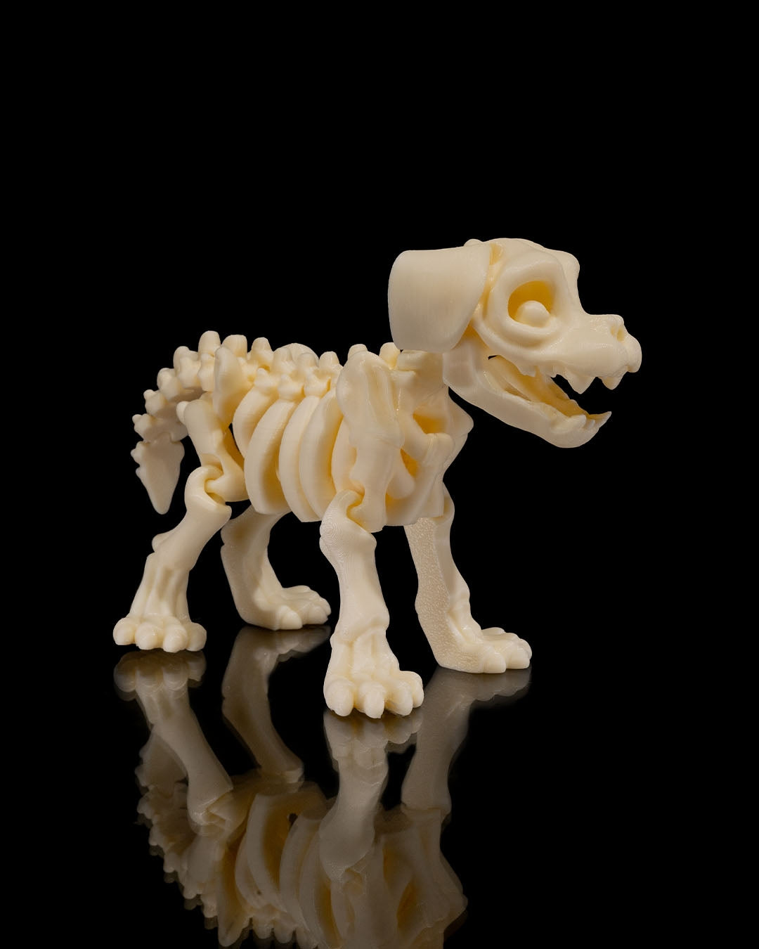 Articulated home decor gift piece