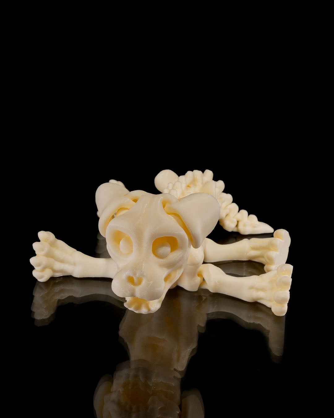 Articulated home decor gift piece