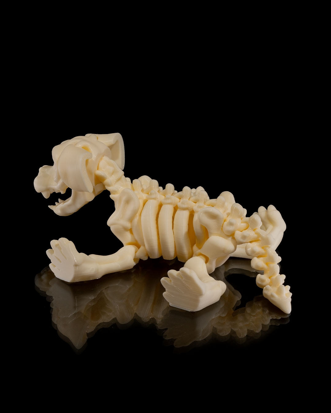 Articulated home decor gift piece