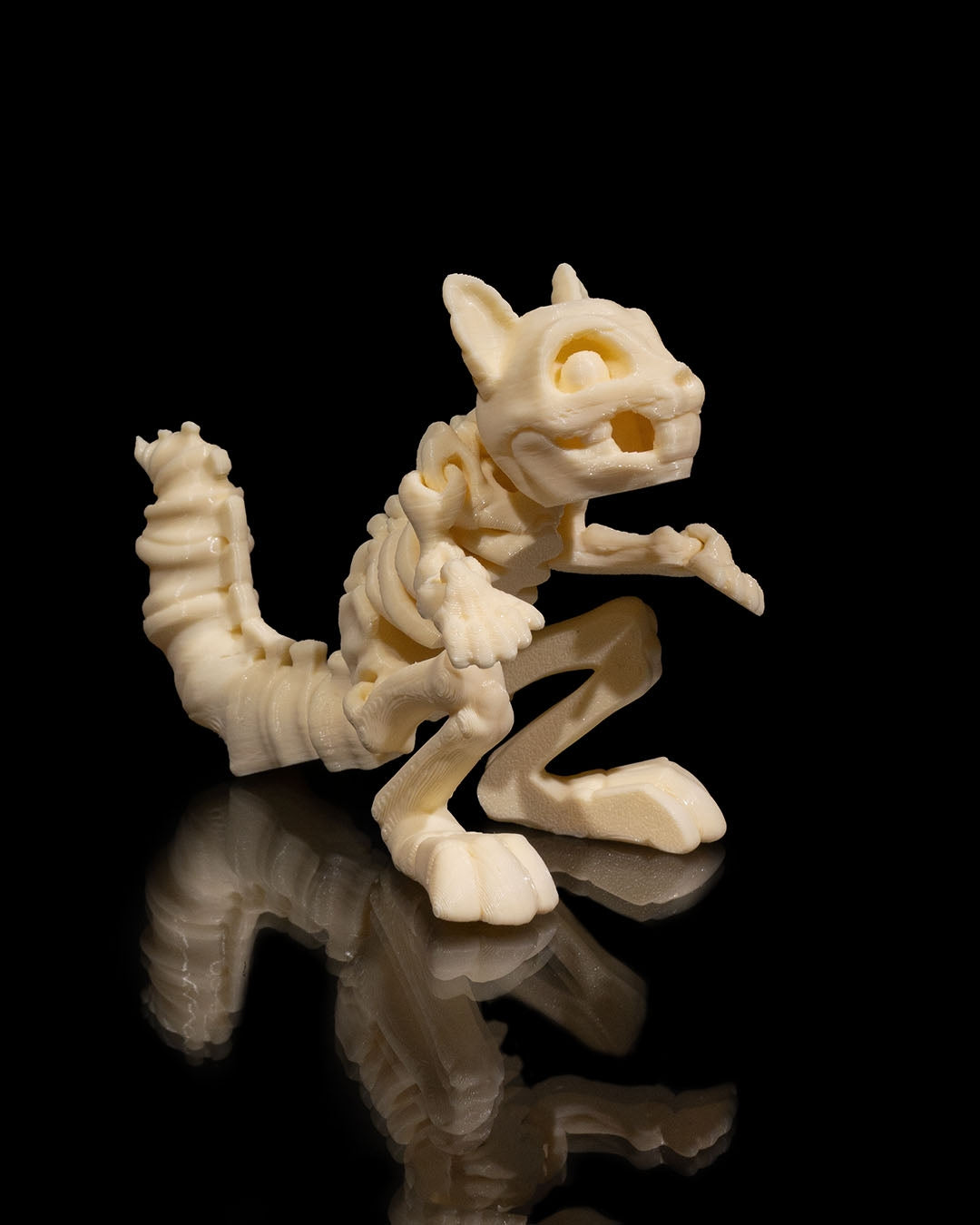 Articulated home decor gift piece