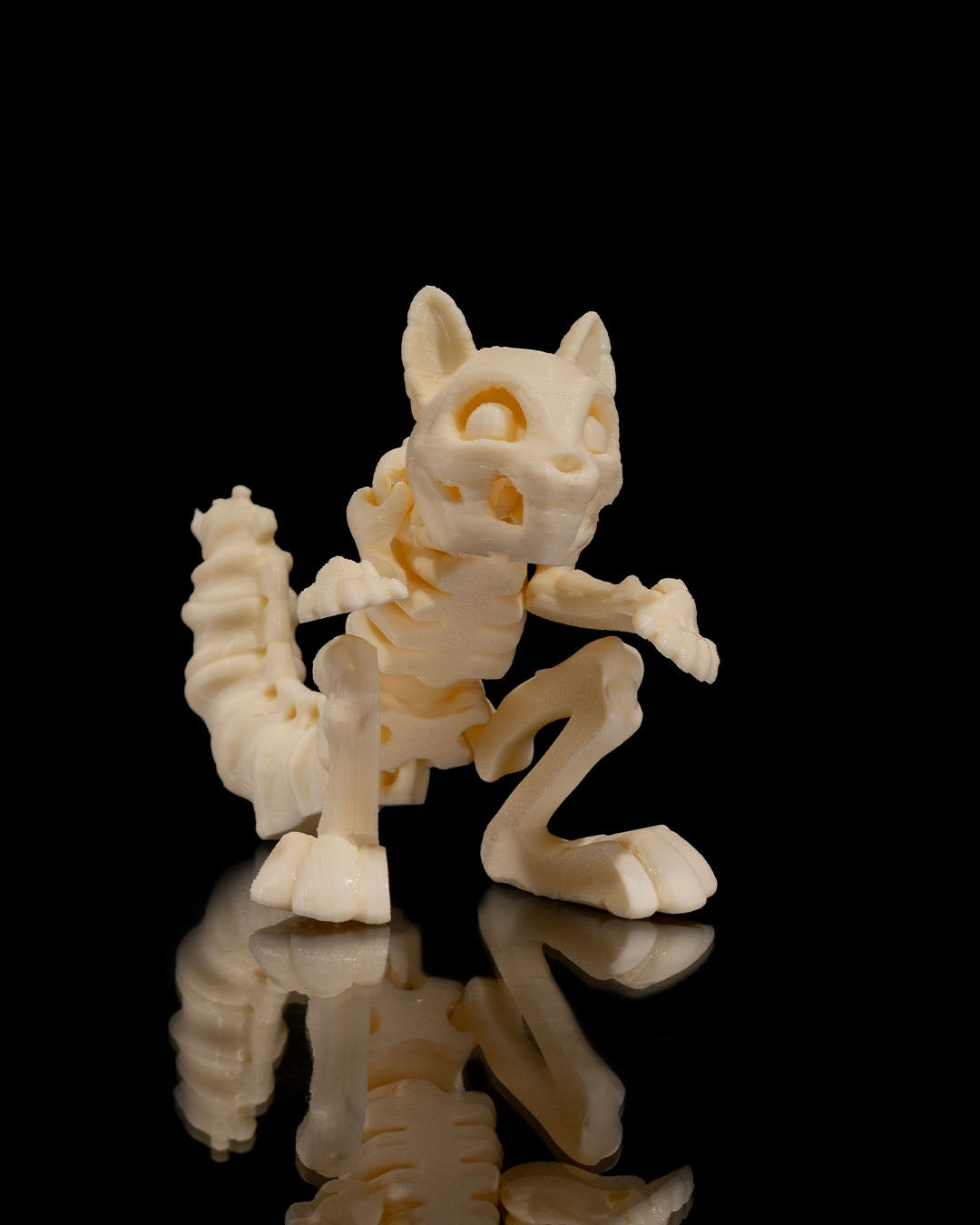 Articulated home decor gift piece