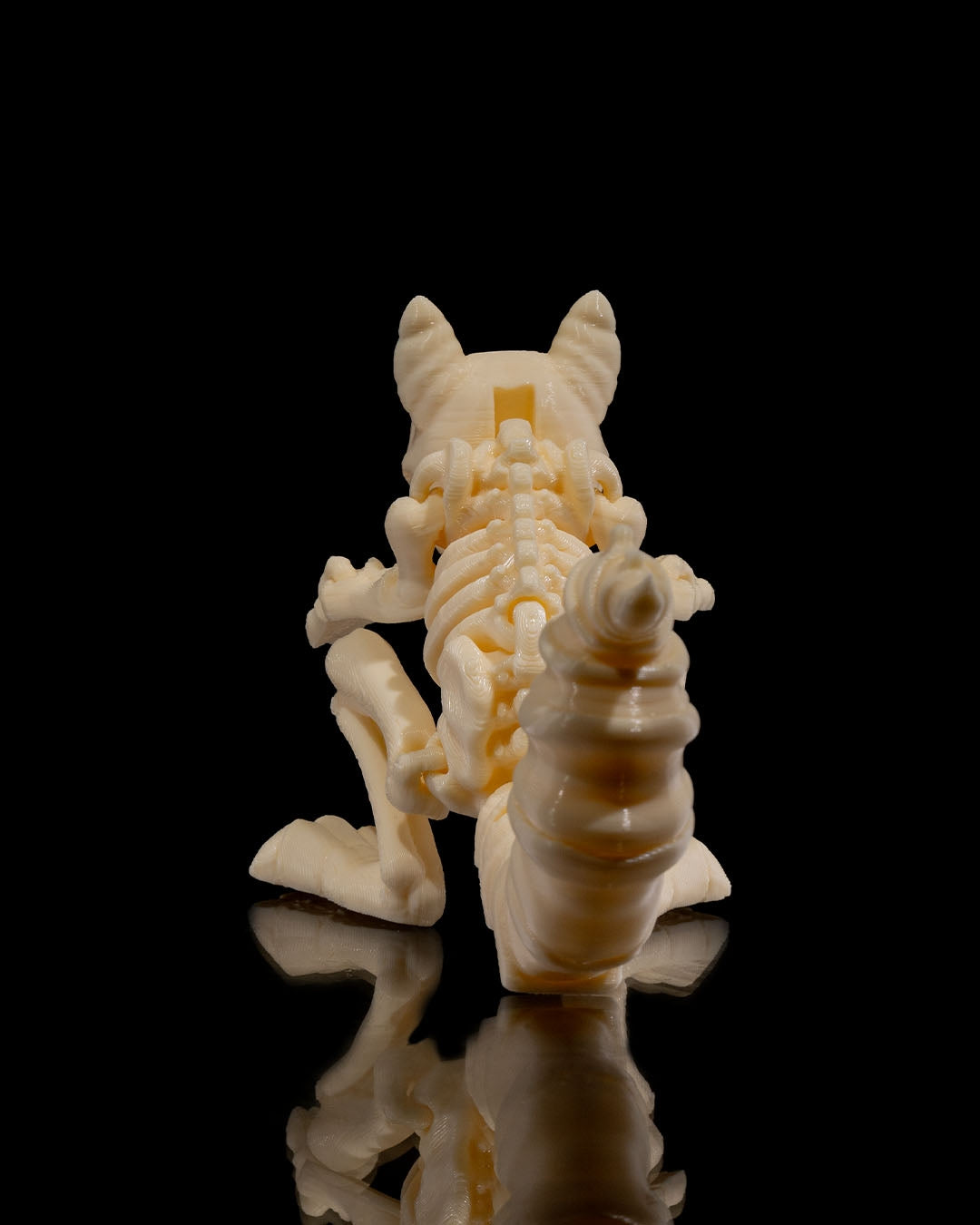 Articulated home decor gift piece