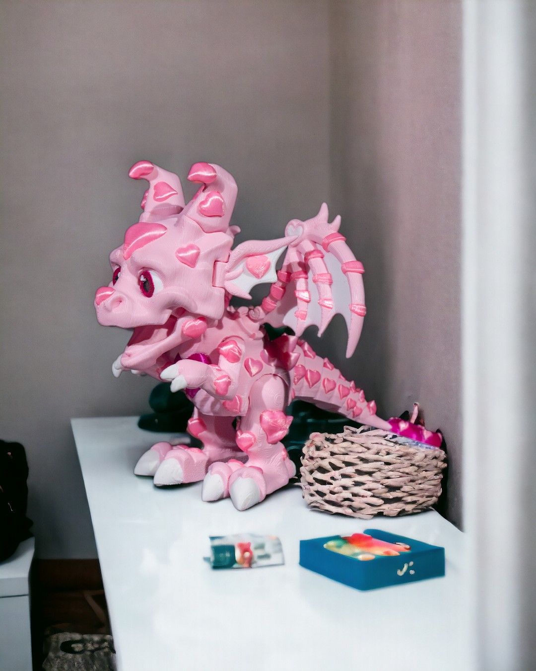 Articulated home decor gift piece
