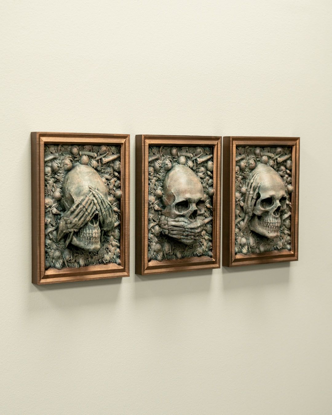 Articulated home decor gift piece