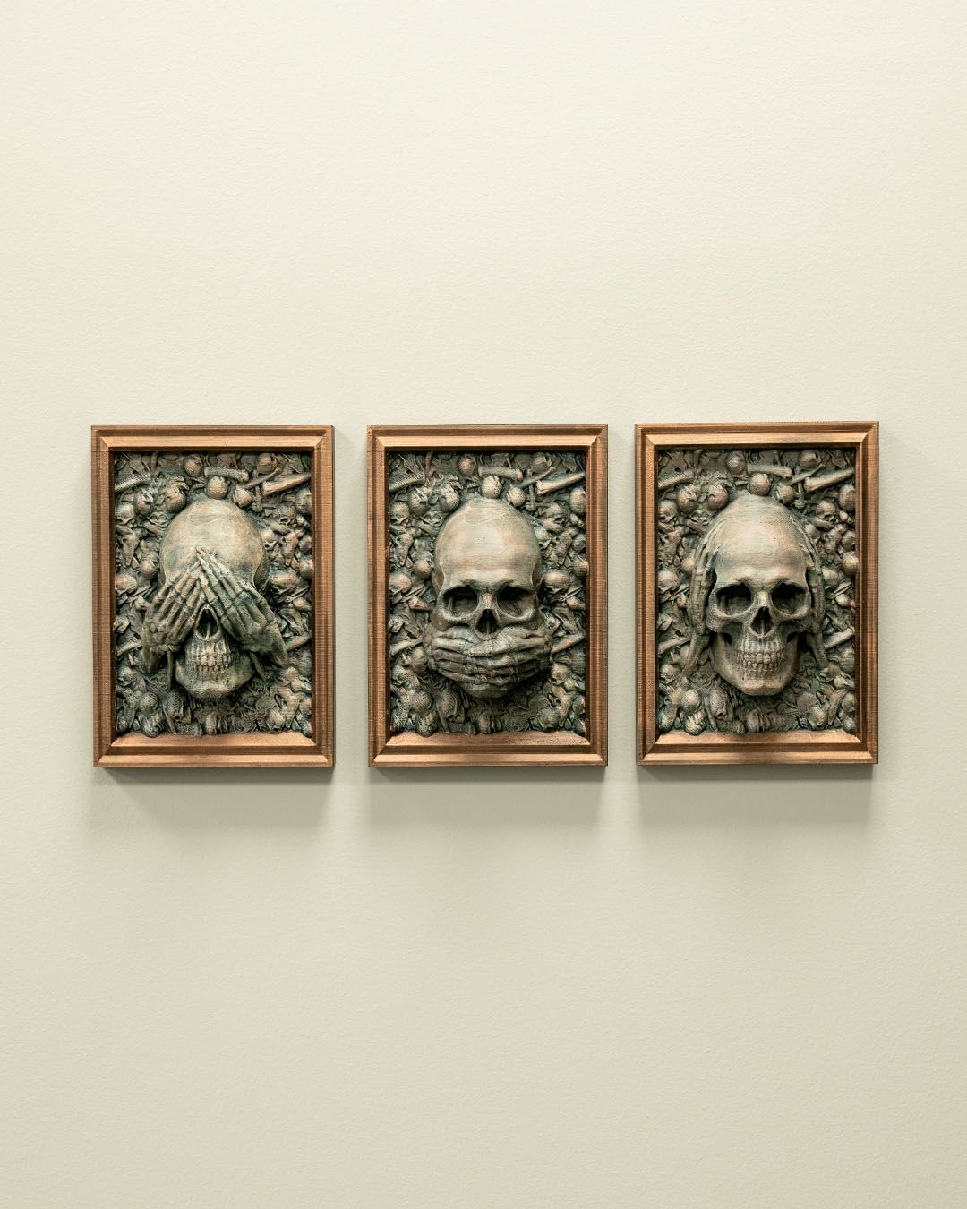 Articulated home decor gift piece