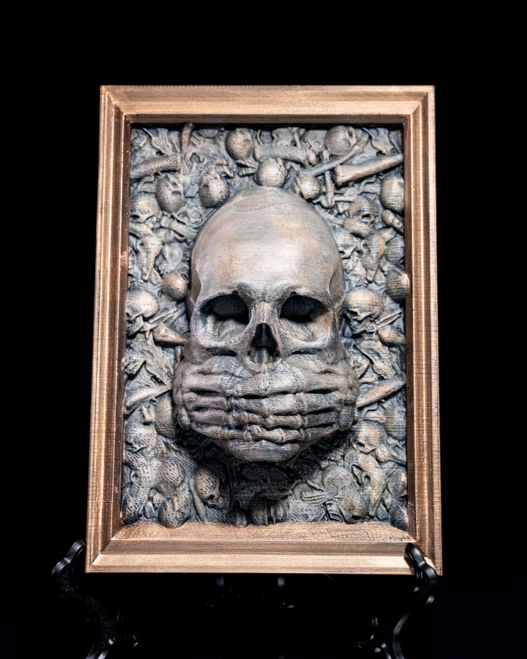 Articulated home decor gift piece