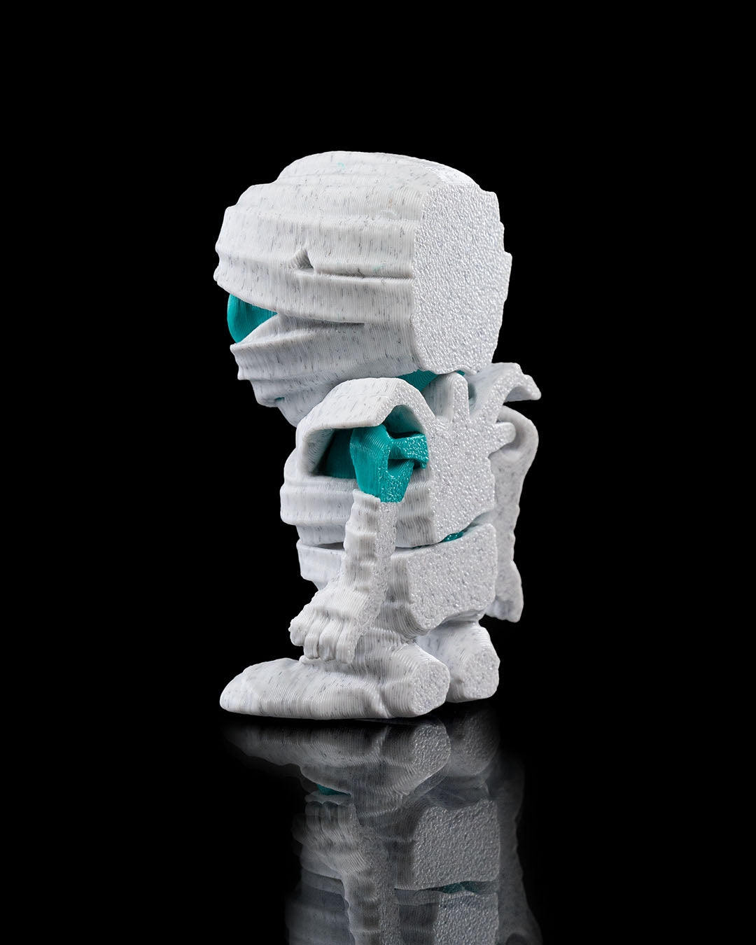 Articulated home decor gift piece