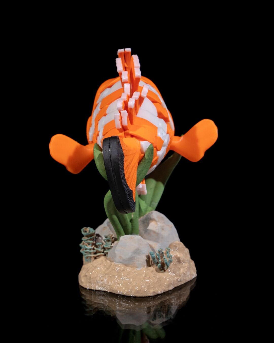 Articulated home decor gift piece