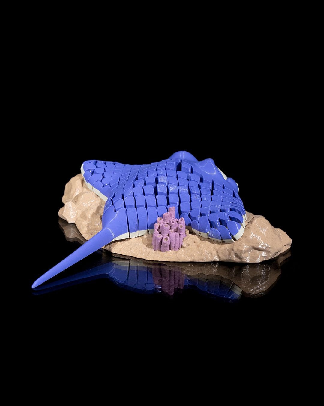 Articulated home decor gift piece