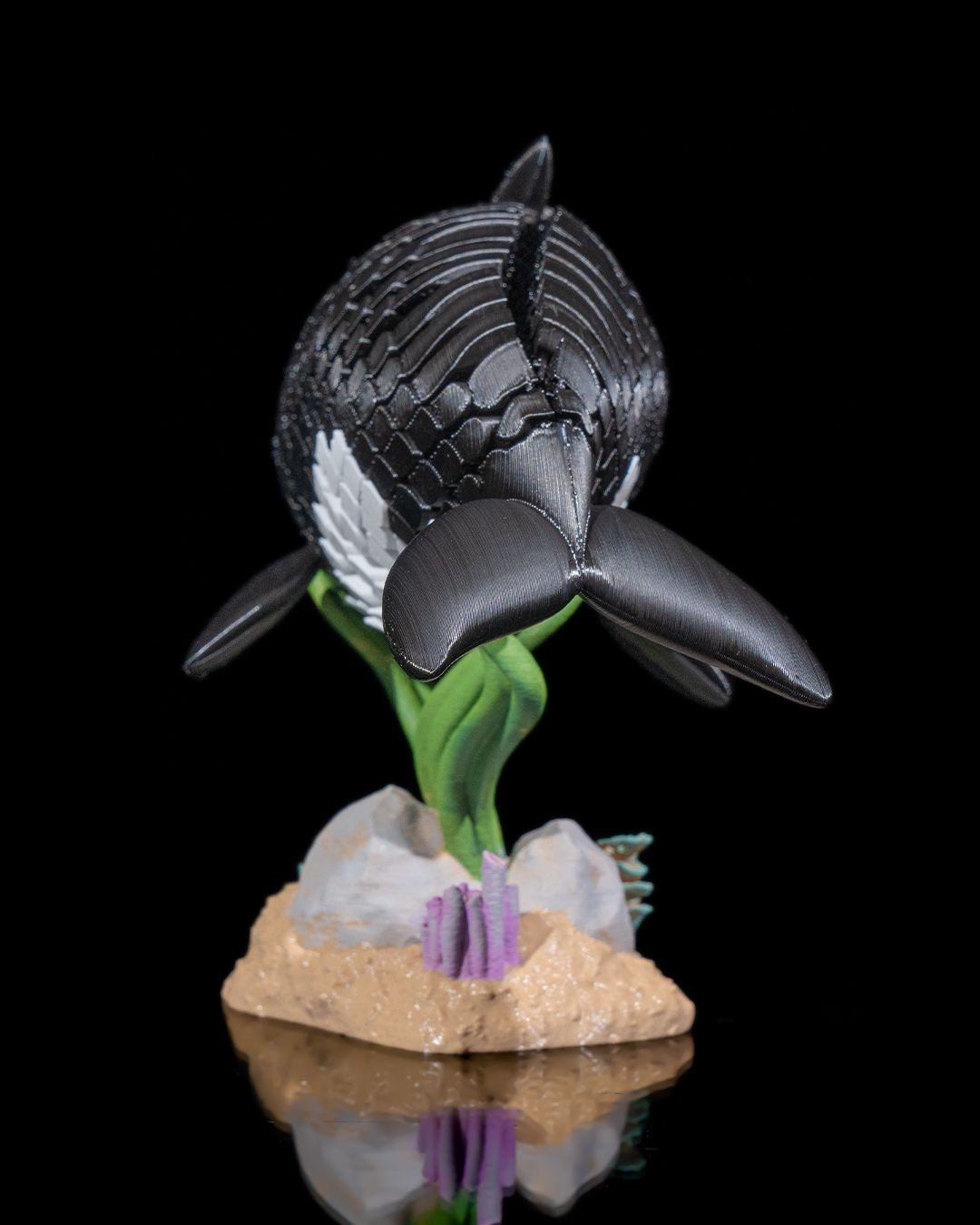 Articulated home decor gift piece