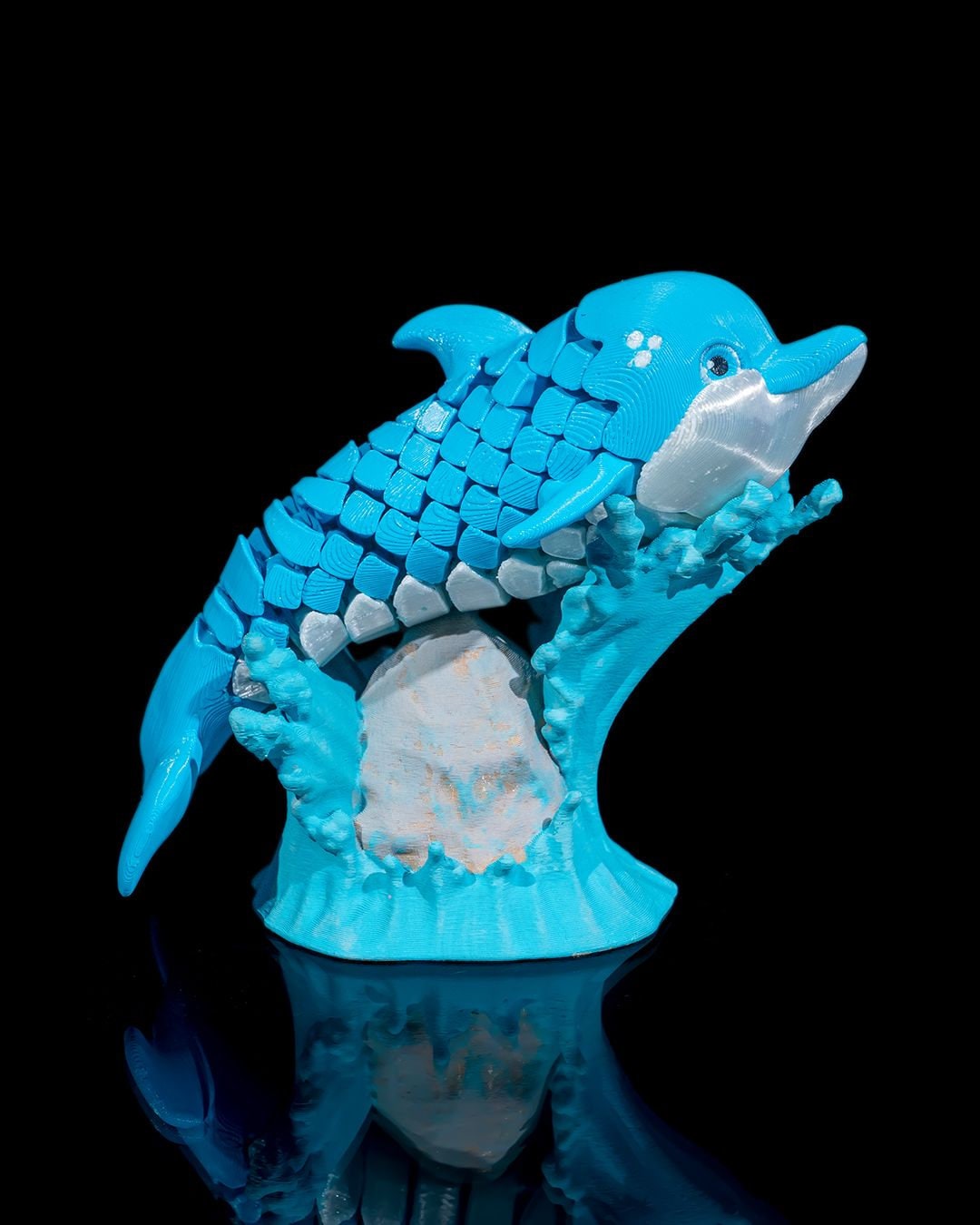 Articulated home decor gift piece