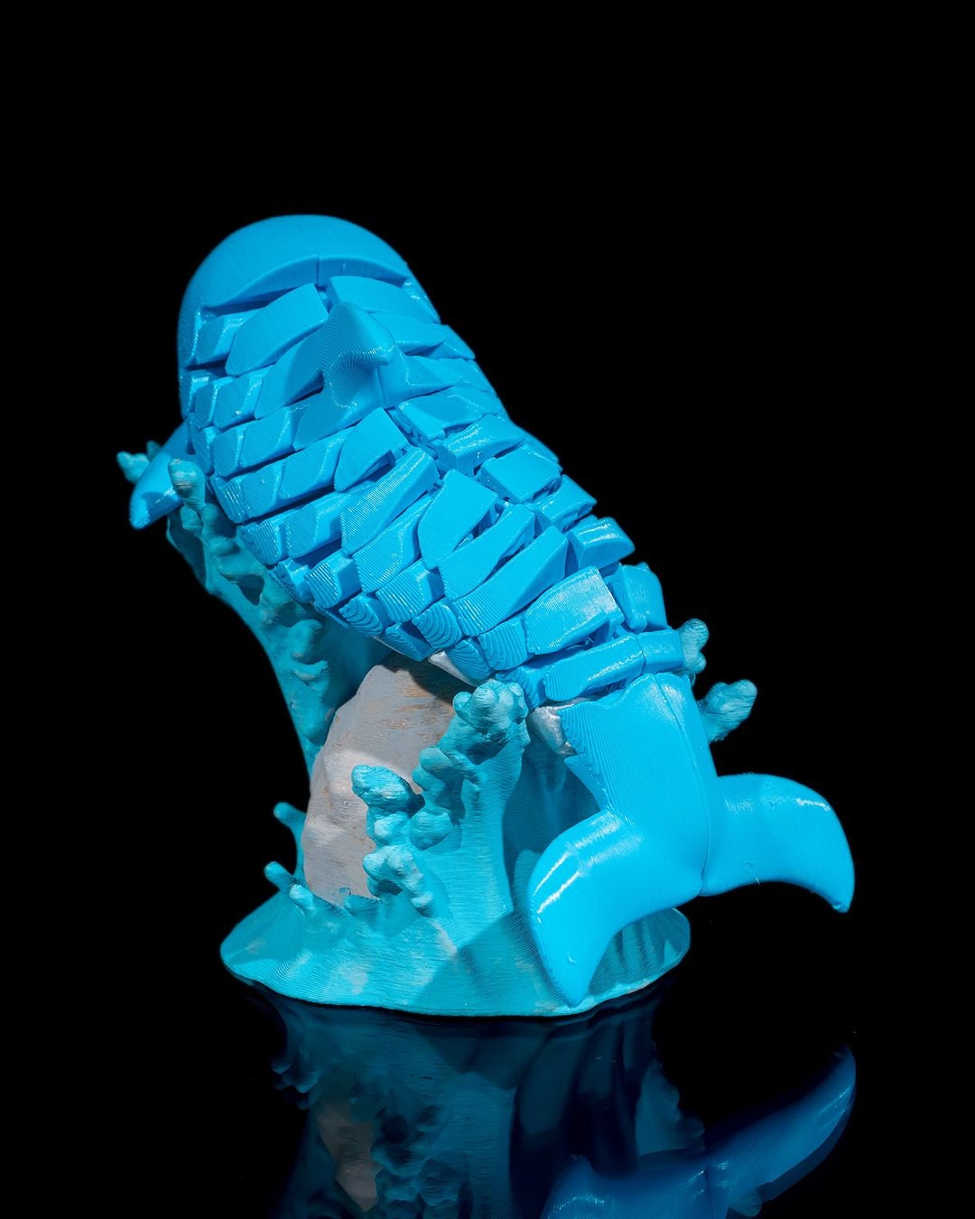 Articulated home decor gift piece